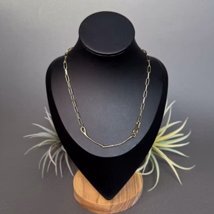 Kaelakee "Golden Bone"