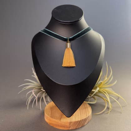 Tassel Choker "Emerald Gold"