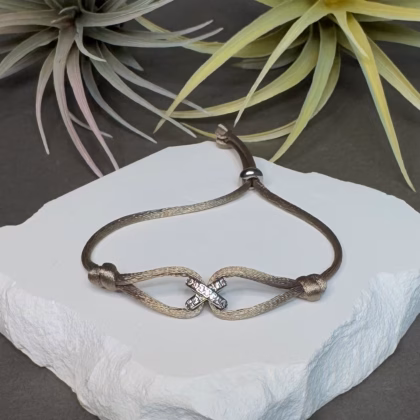 Satiinpael "Taupe Silver Cross"