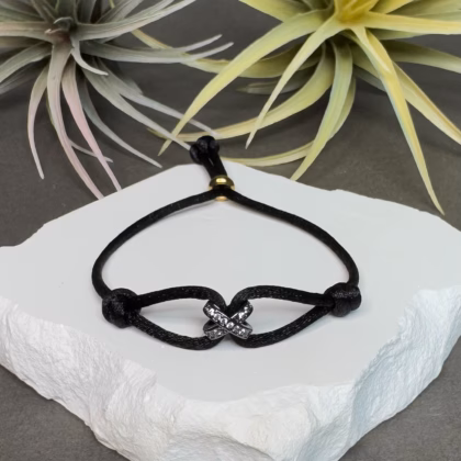 Satiinpael "Black Black Cross"