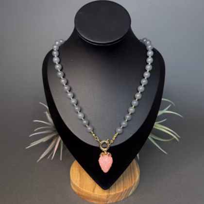 Maasikakee "Grey Strawberry"