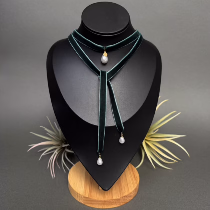 Bowknot Choker "Emerald Gold"