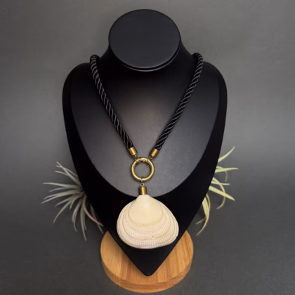 Mira Collection "Black Huge Shell" Limited Edition