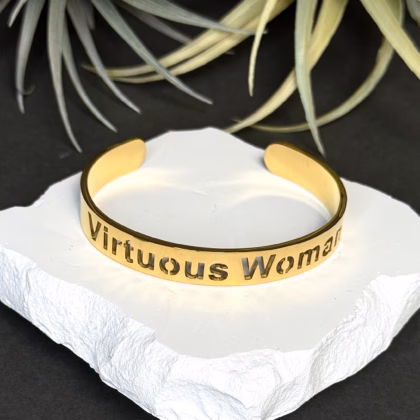 "Virtuous Woman" käevõru