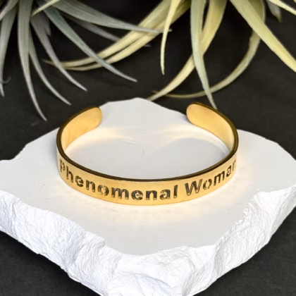 "Phenomenal Woman" käevõru