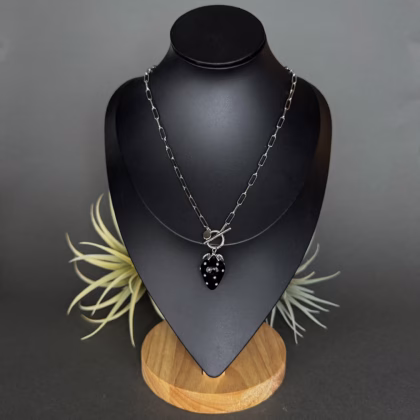 Maasikas "Silver Black"