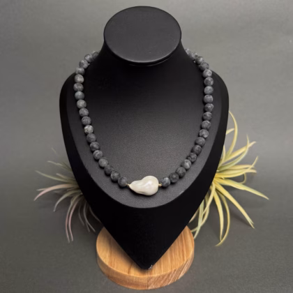 Kaelakee "Baroque Ash"